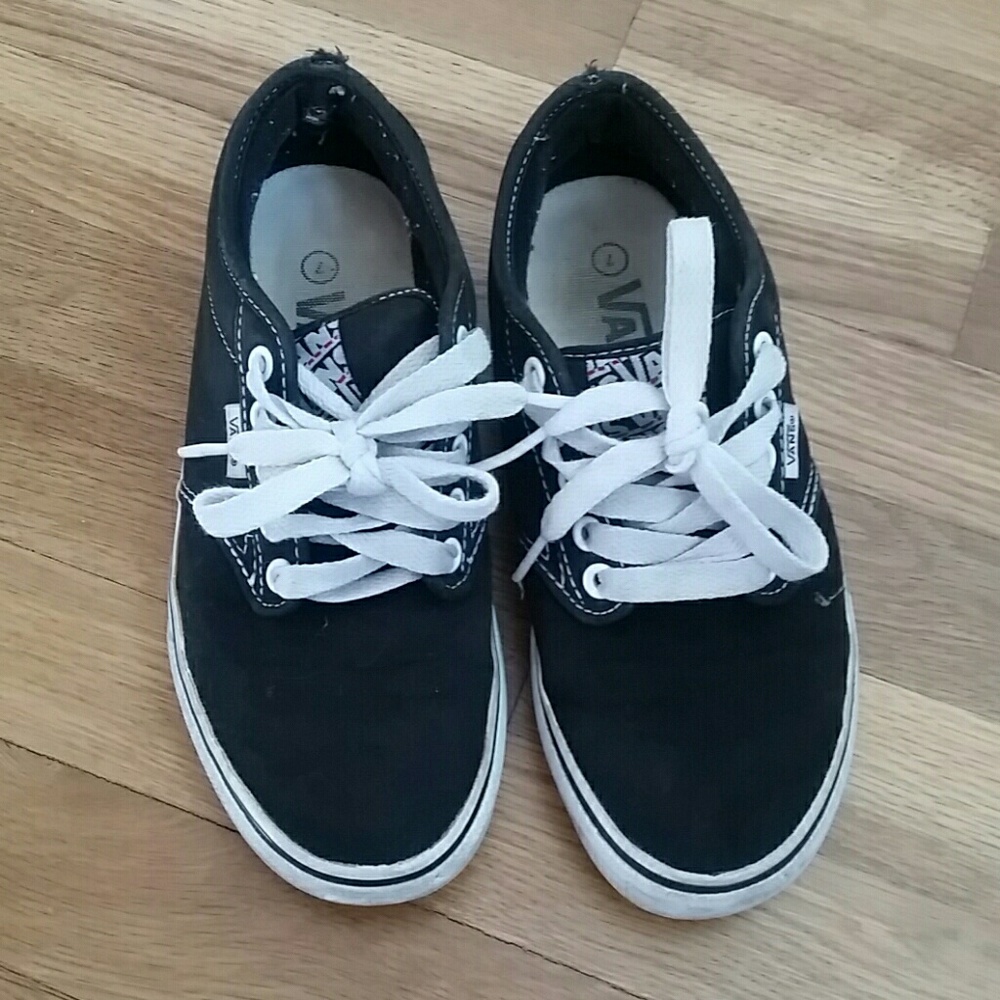 I'm selling these black vans